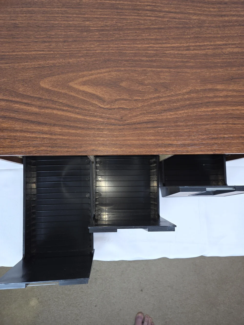 90 Cd's...Vintage 3-Drawer Woodgrain Media Organizer in Brown..